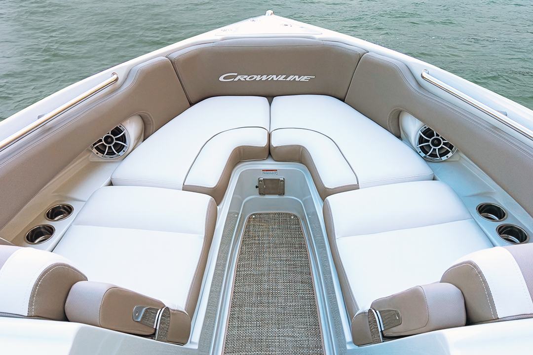 crownline-boats-super-sport-ss-265ss-bow-seating